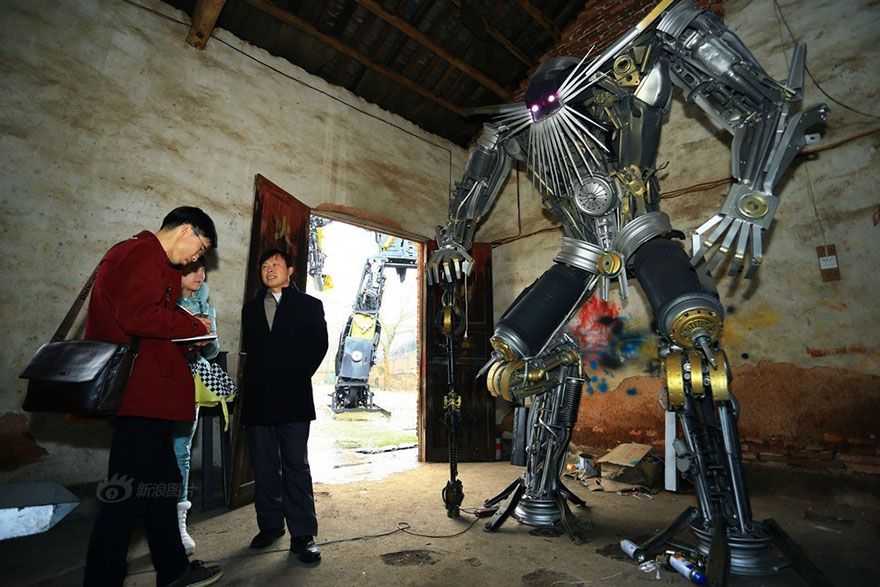 Hurdadan Transformers yapan Çinli aile paraya para demiyor